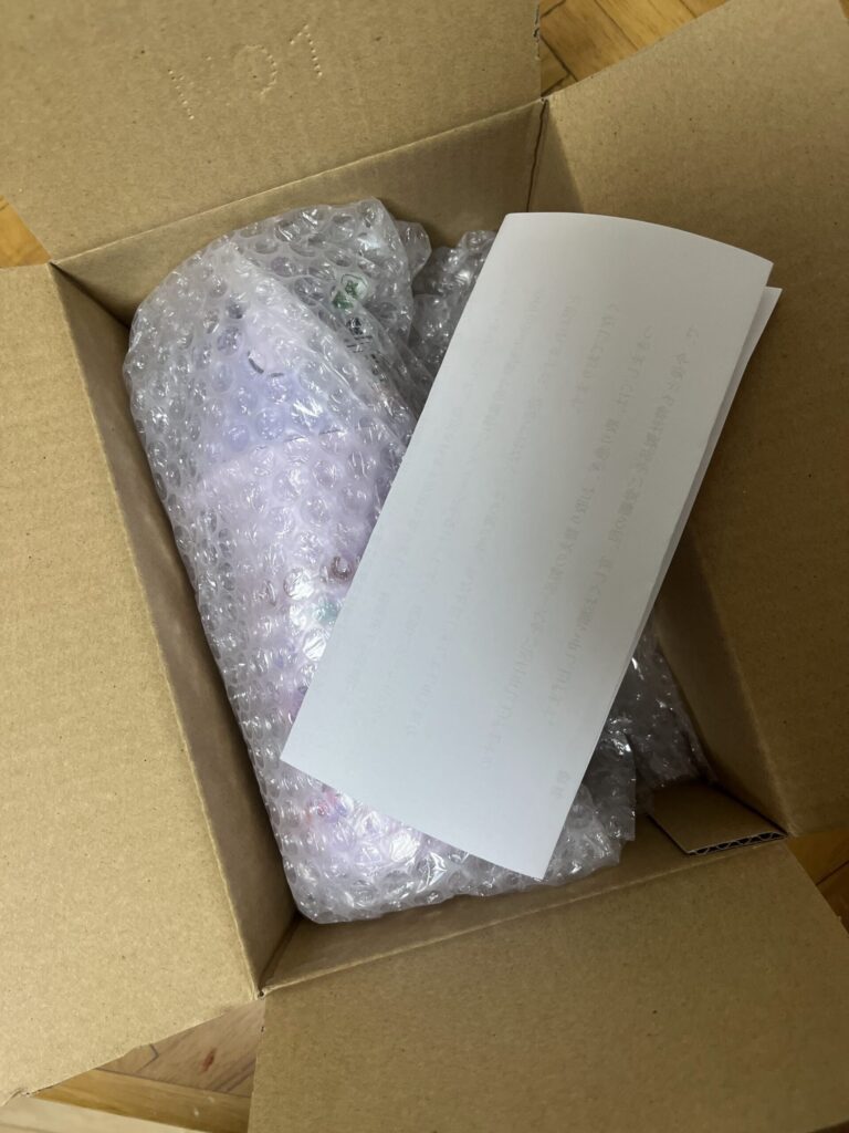 スケーターから届いた新品の水筒と手紙